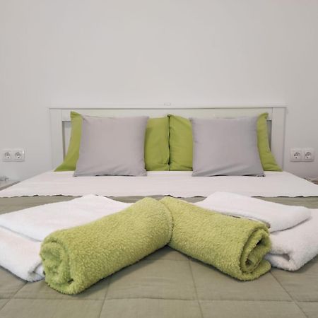 Apartment With Terrace And Garden Pirovac Luaran gambar