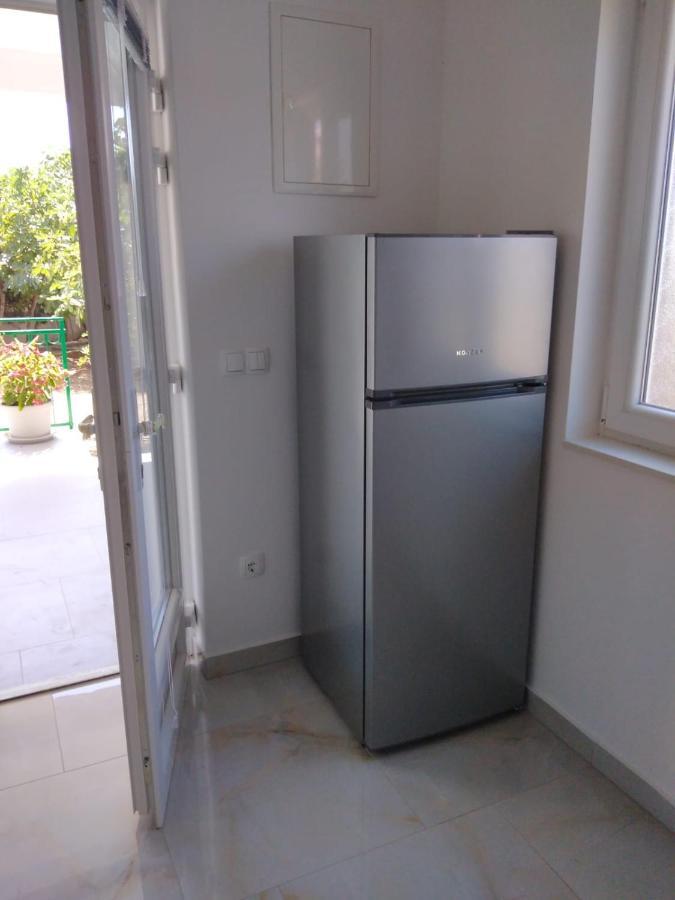 Apartment With Terrace And Garden Pirovac Luaran gambar