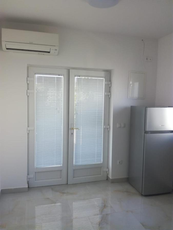 Apartment With Terrace And Garden Pirovac Luaran gambar