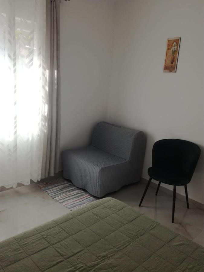 Apartment With Terrace And Garden Pirovac Luaran gambar