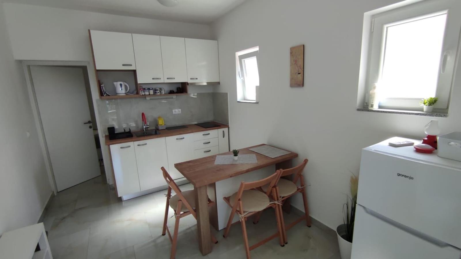 Apartment With Terrace And Garden Pirovac Luaran gambar