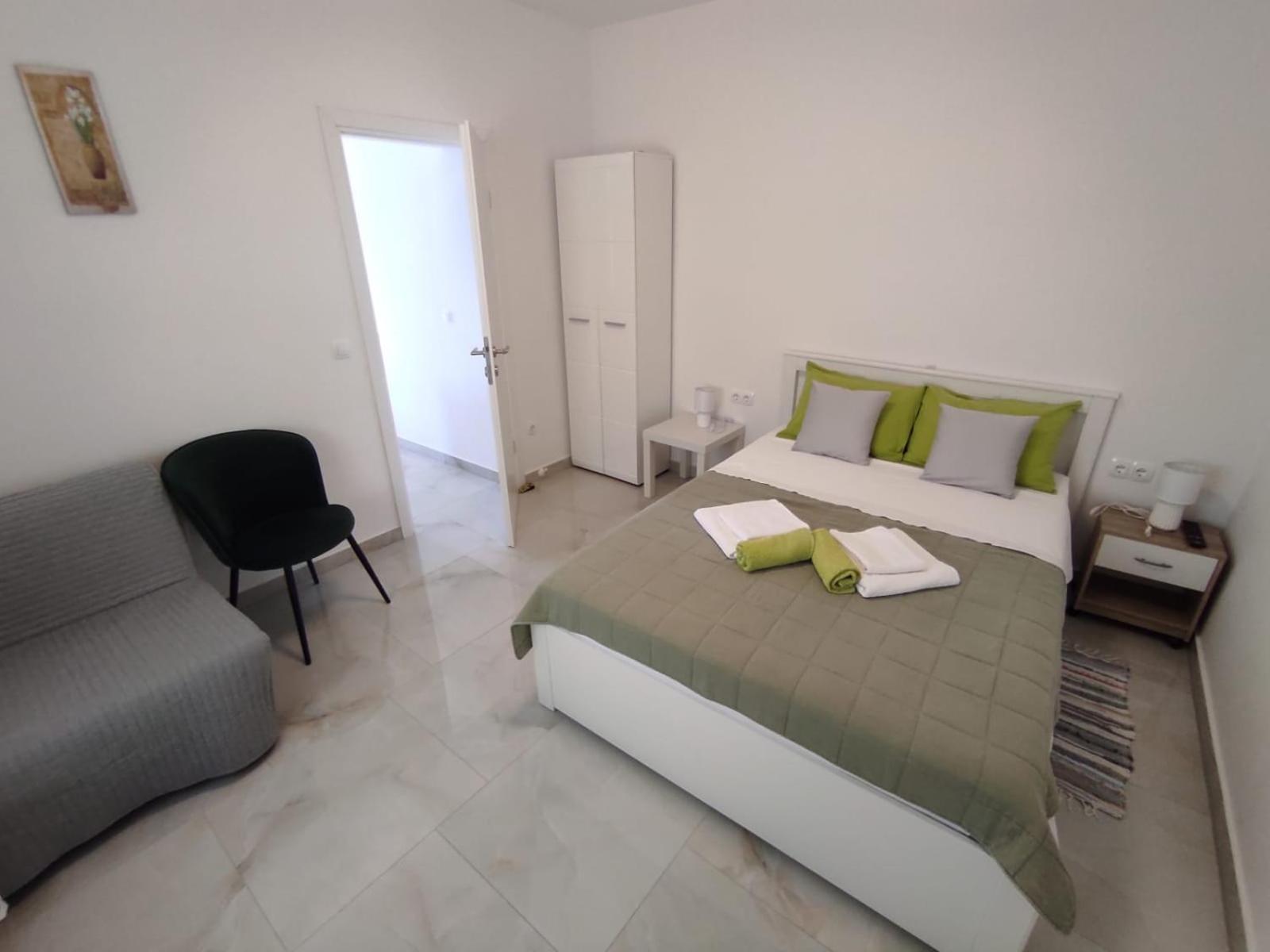 Apartment With Terrace And Garden Pirovac Luaran gambar