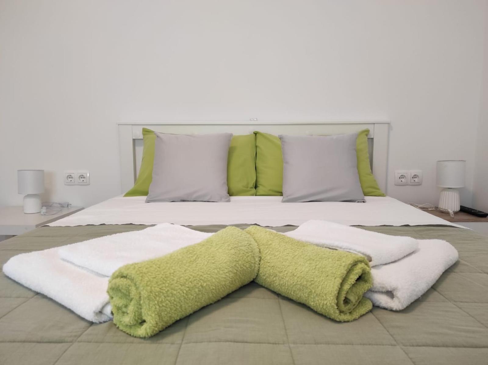 Apartment With Terrace And Garden Pirovac Luaran gambar