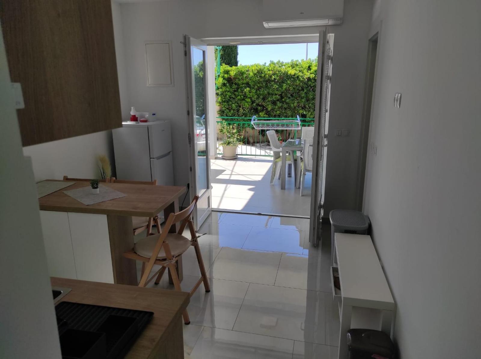 Apartment With Terrace And Garden Pirovac Luaran gambar