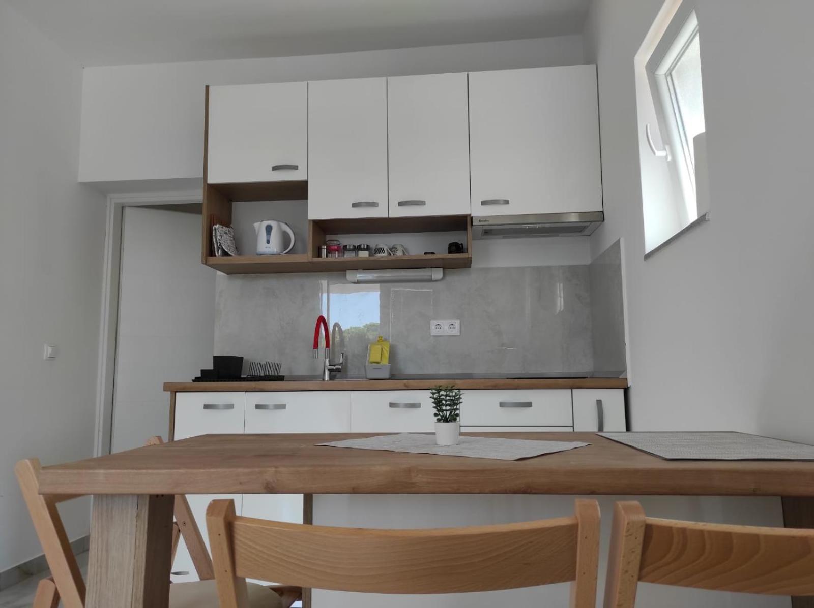 Apartment With Terrace And Garden Pirovac Luaran gambar