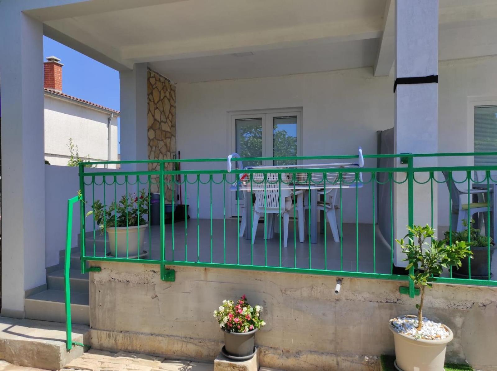 Apartment With Terrace And Garden Pirovac Luaran gambar