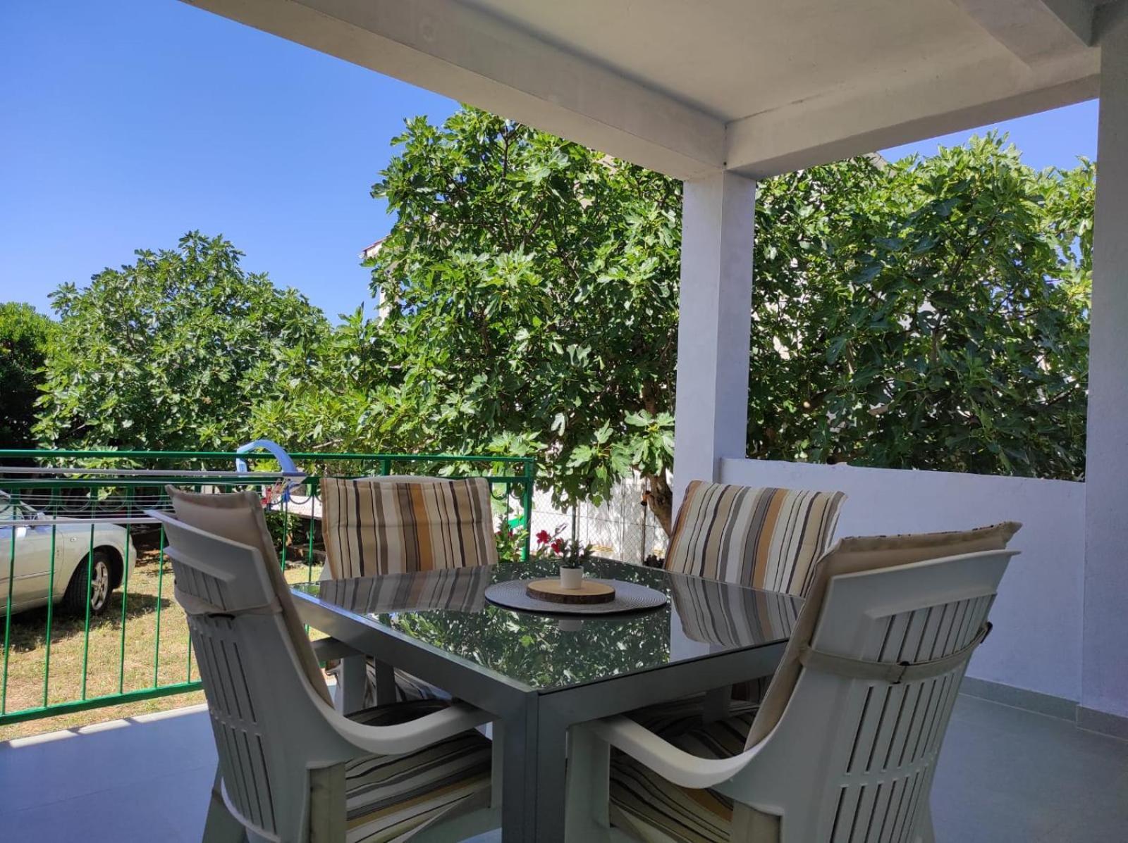 Apartment With Terrace And Garden Pirovac Luaran gambar