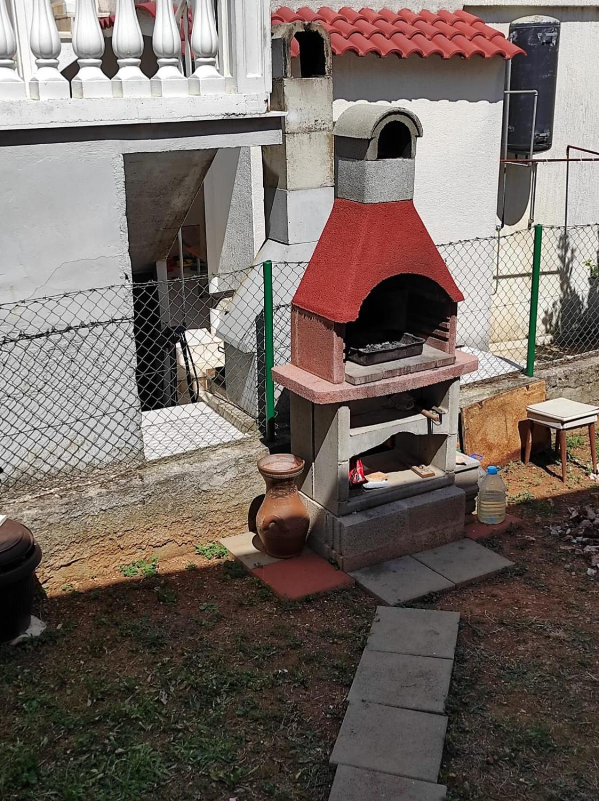 Apartment With Terrace And Garden Pirovac Luaran gambar